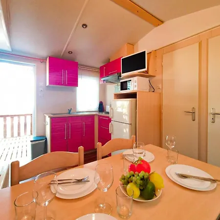 2 Bedroom Near Beaches Holiday home